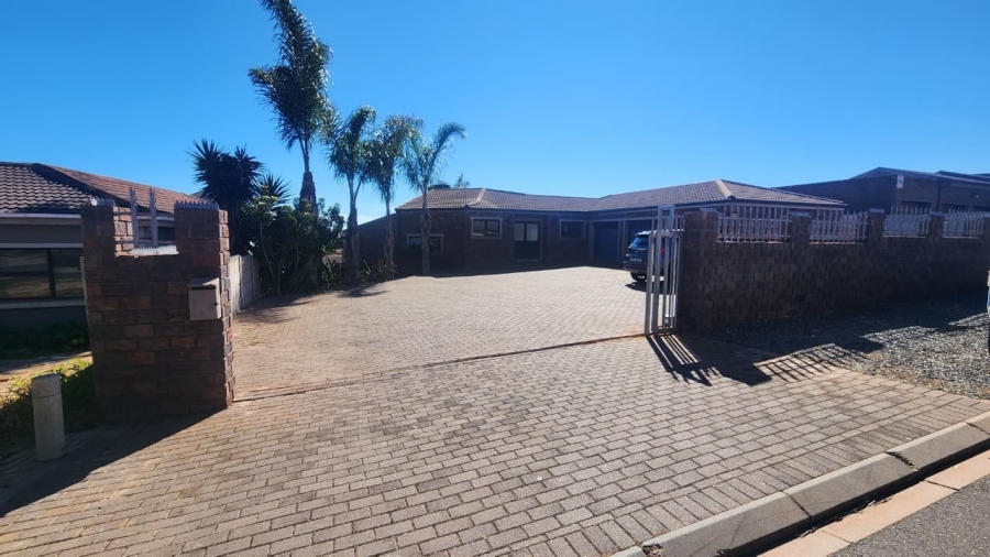 5 Bedroom Property for Sale in Vredenburg Western Cape